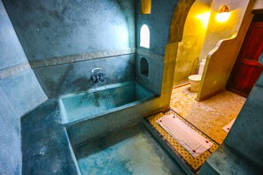 Quadruple Room, 2 Bedrooms (La Masria) | Bathroom | Shower, free toiletries, hair dryer, towels - Dar Attajalli (Fes)