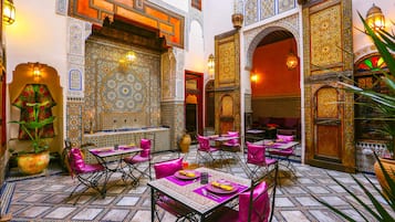 Lobby lounge