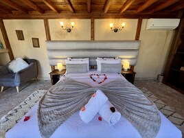 Comfort Suite, 1 King Bed, Non Smoking, Mountain View | Premium bedding, in-room safe, individually decorated