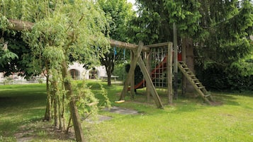 Área de juegos infantiles al aire libre