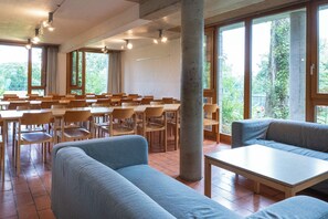 Bao gồm bữa sáng buffet hàng ngày 