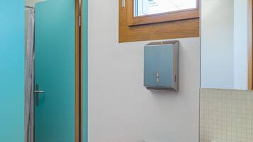 Douche, serviettes fournies