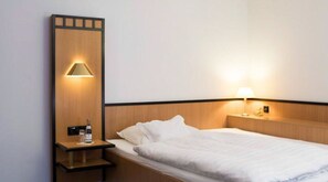 Minibar, skrivebord, arbejdsområde til bærbare computere, lydisolering