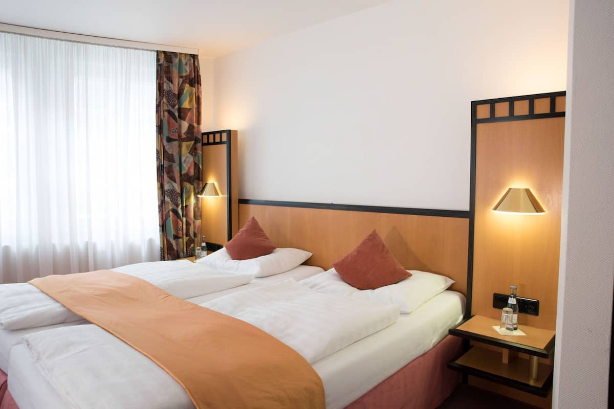 1 bedroom, minibar, desk, laptop workspace