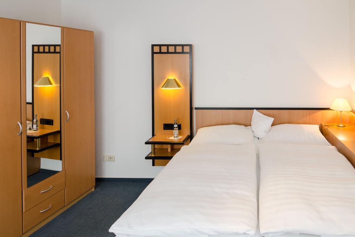 suite | minibar, desk, laptop workspace, soundproofing