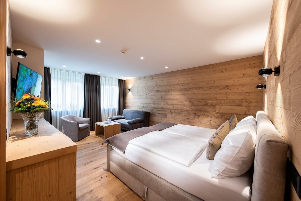 Habitación doble Deluxe | 1 habitación, decoración personalizada, cuna de viaje y wifi gratis