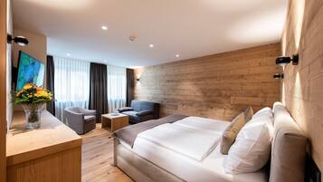 Deluxe Double Room | 1 bedroom, individually decorated, travel crib, free WiFi