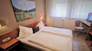 Allergivenligt sengetøj, skrivebord, lydisolering, strygejern/strygebræt