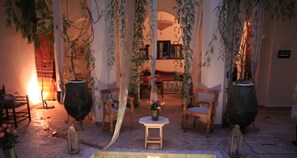 Coin salon dans le hall