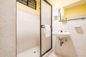 Dusche, Handtücher, Seife, Shampoo