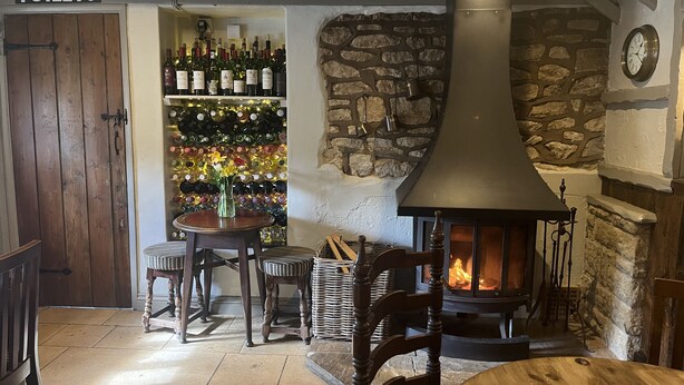 Bar (on property) - The Talbot Inn (Witney)