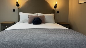 Comfort Double Room, Ensuite | 1 bedroom - The Talbot Inn (Witney)