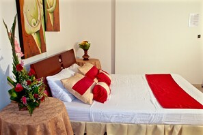 Iron/ironing board, rollaway beds, free WiFi
