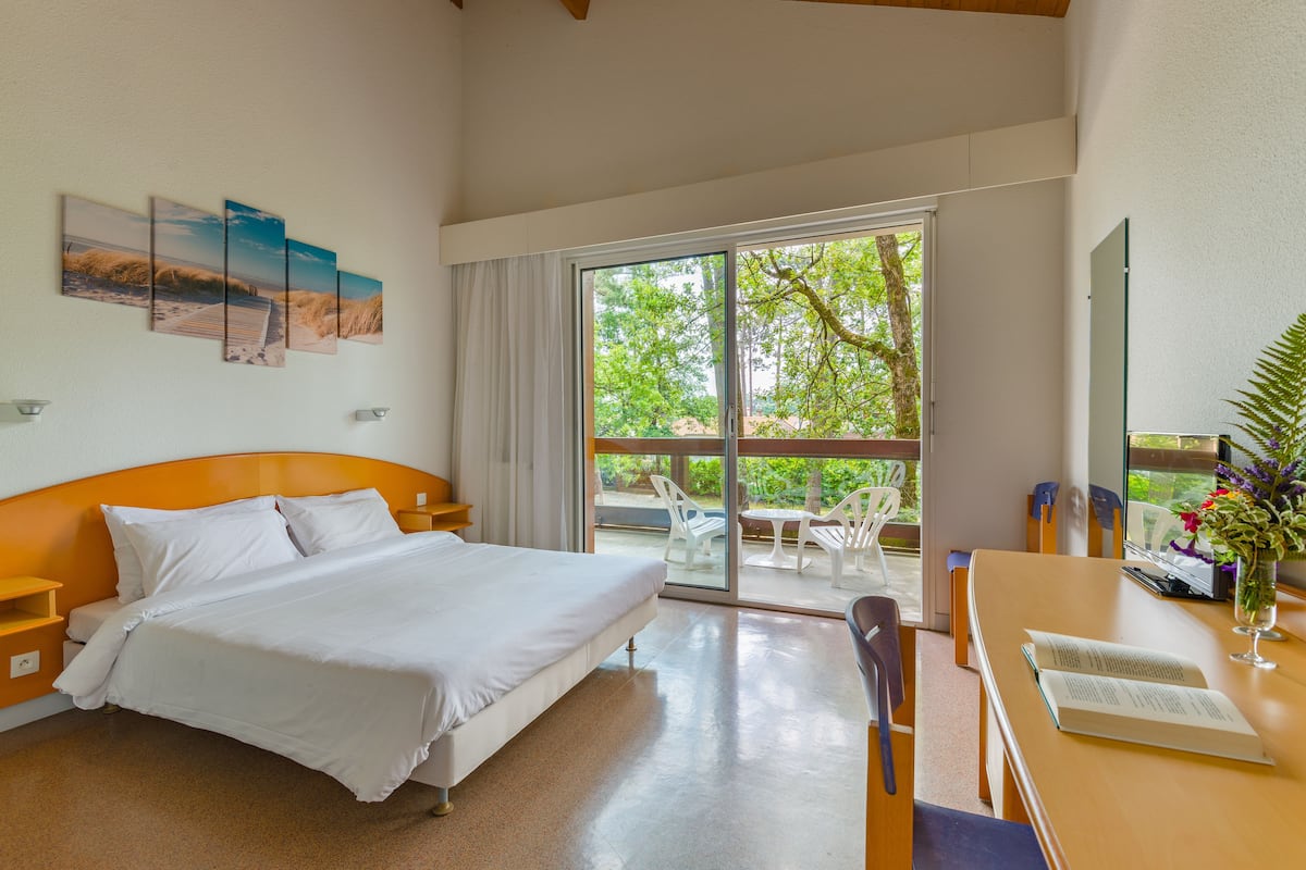 Double Room, 1 Double Bed, Non Smoking | Free WiFi, bed sheets