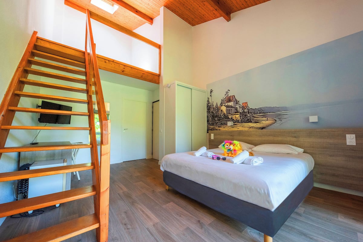 Room, 4 Bedrooms, Connecting Rooms | Interior detail