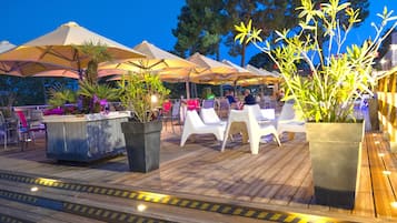 Bar lounge