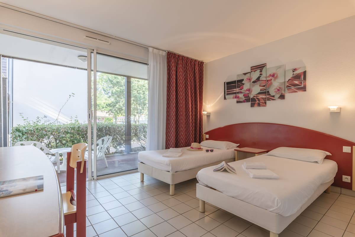 Room, 2 Twin Beds, Accessible | Free WiFi, bed sheets
