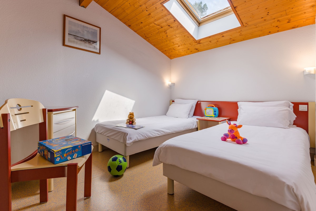 Duplex, Multiple Beds, Non Smoking | Free WiFi, bed sheets