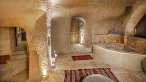 Superior Cave Suite