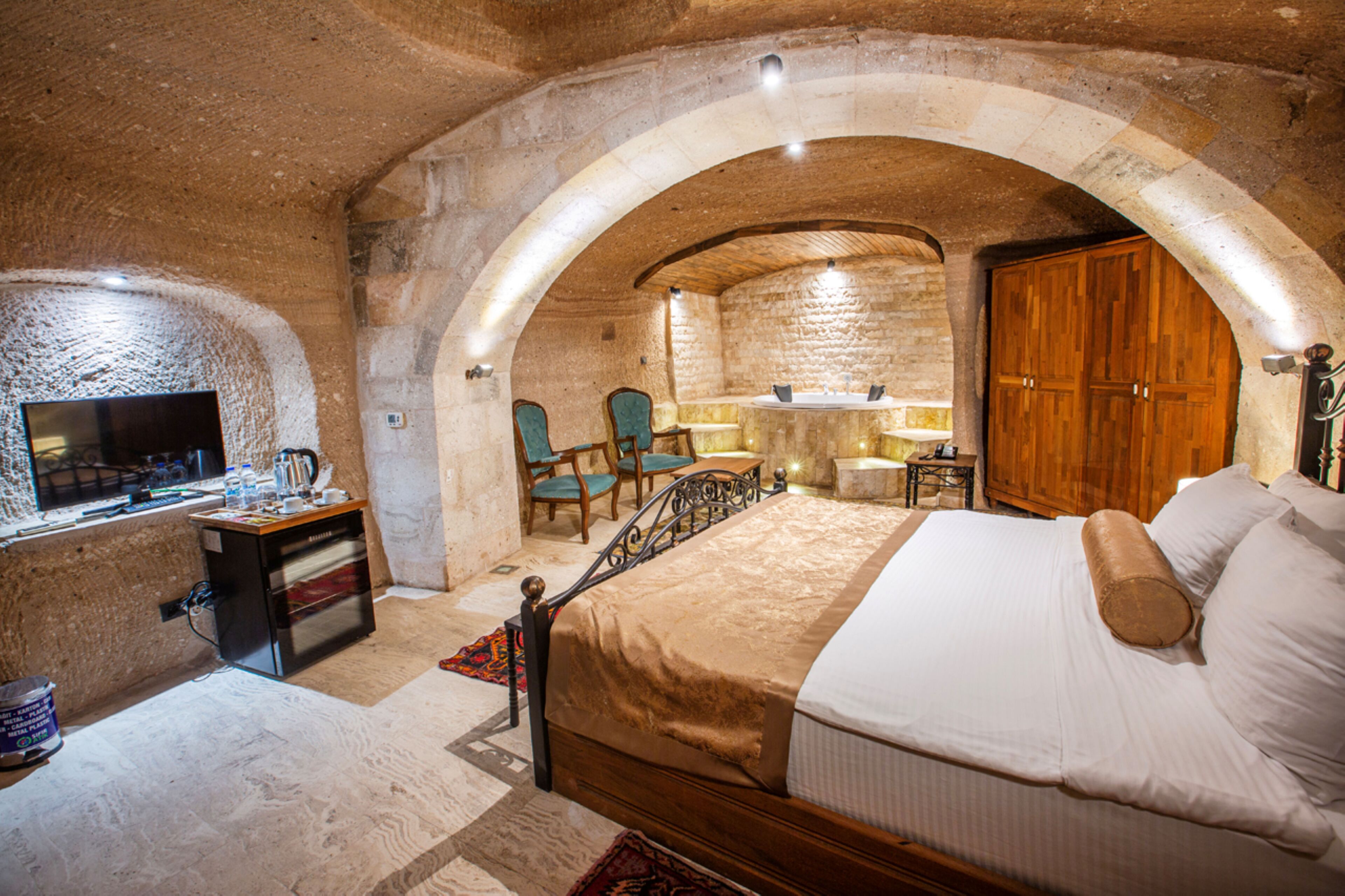 deluxe room (cave ) | 1 bedroom, premium bedding, down duvets, minibar