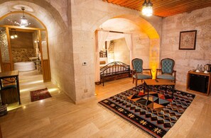 Deluxe Stone Suite | Premium bedding, down comforters, minibar, in-room safe - Caldera Hotel (Nevsehir)
