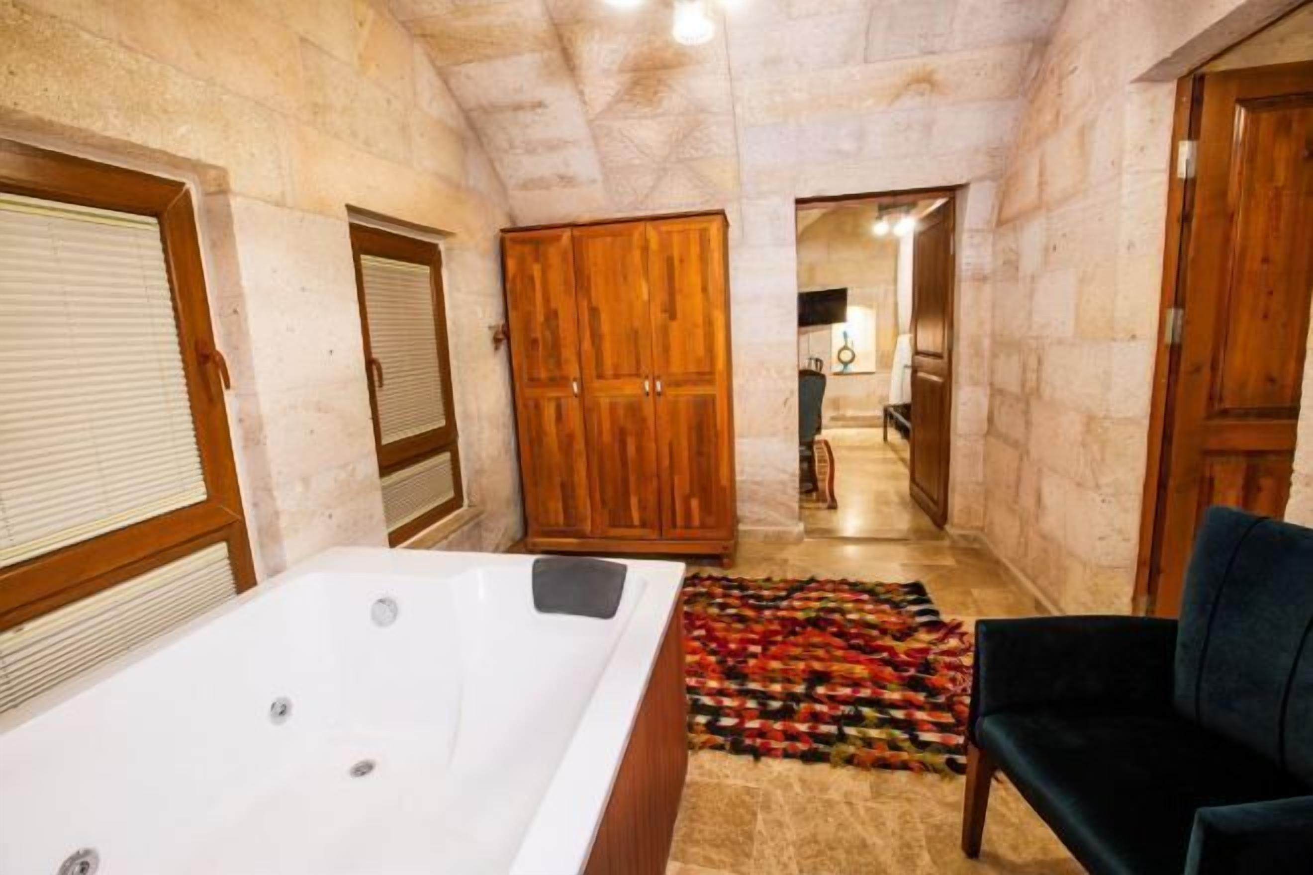 Premium bedding, down comforters, minibar, in-room safe