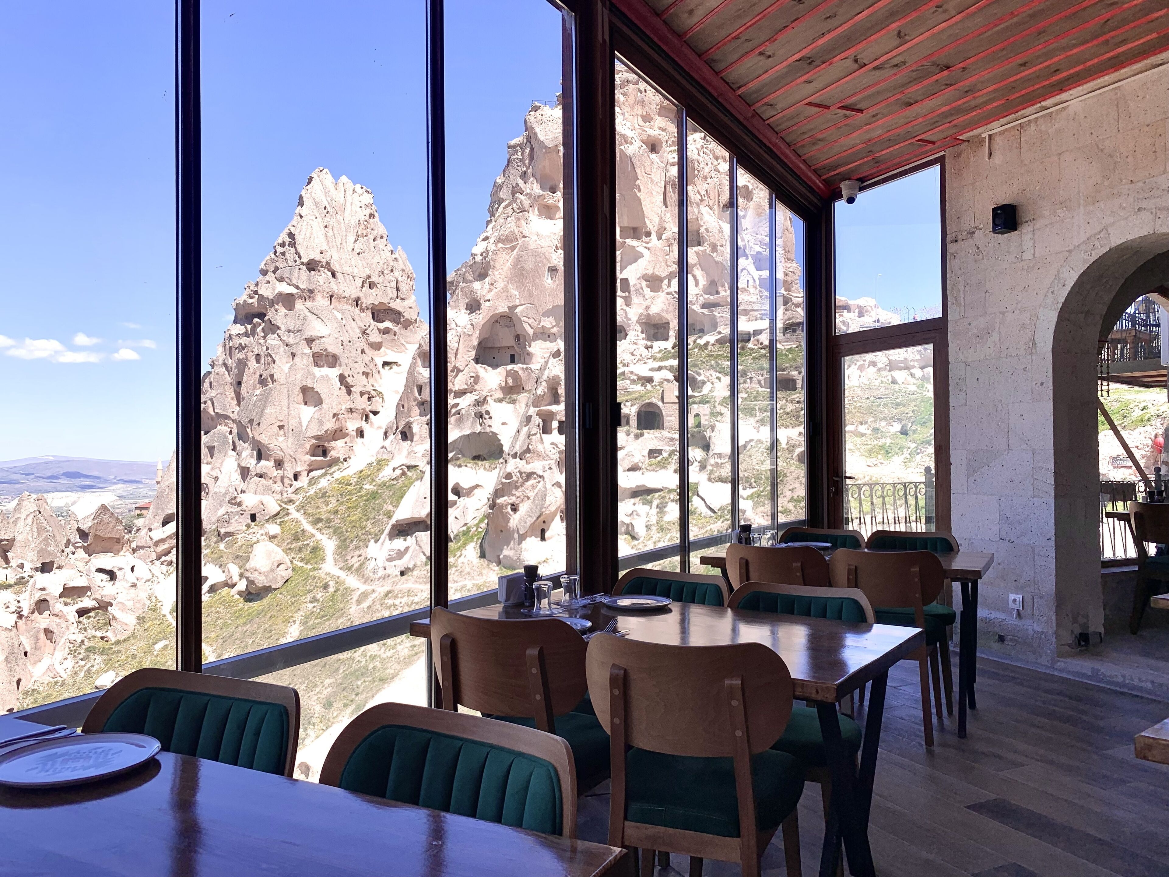 free daily full breakfast