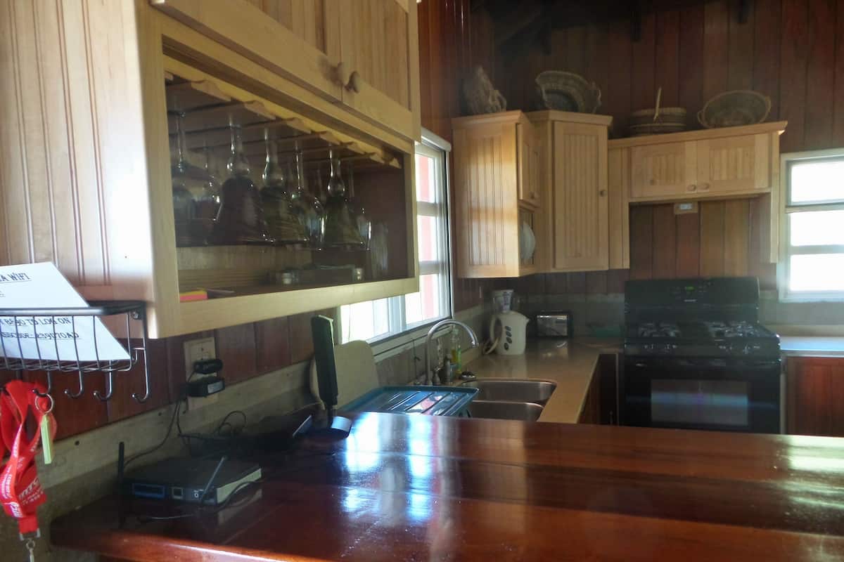 Appartement, 3 chambres, balcon, vue partielle sur l'océan | Cuisine privée