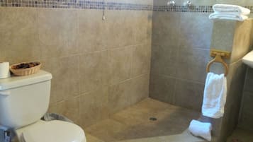 Apartment, 3 Bedrooms, Balcony, Partial Ocean View | Bathroom | Shower