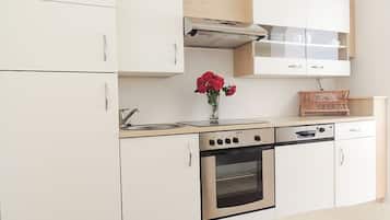 Comfort-Apartment, 1 Schlafzimmer, Bergblick, zum Garten hin (Top 1) | Eigene Küche | Großer Kühlschrank, Ofen, Herdplatte, Geschirrspüler