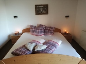 Premium bedding, in-room safe, soundproofing, iron/ironing board - Häus'L Am Ruan (Berwang)