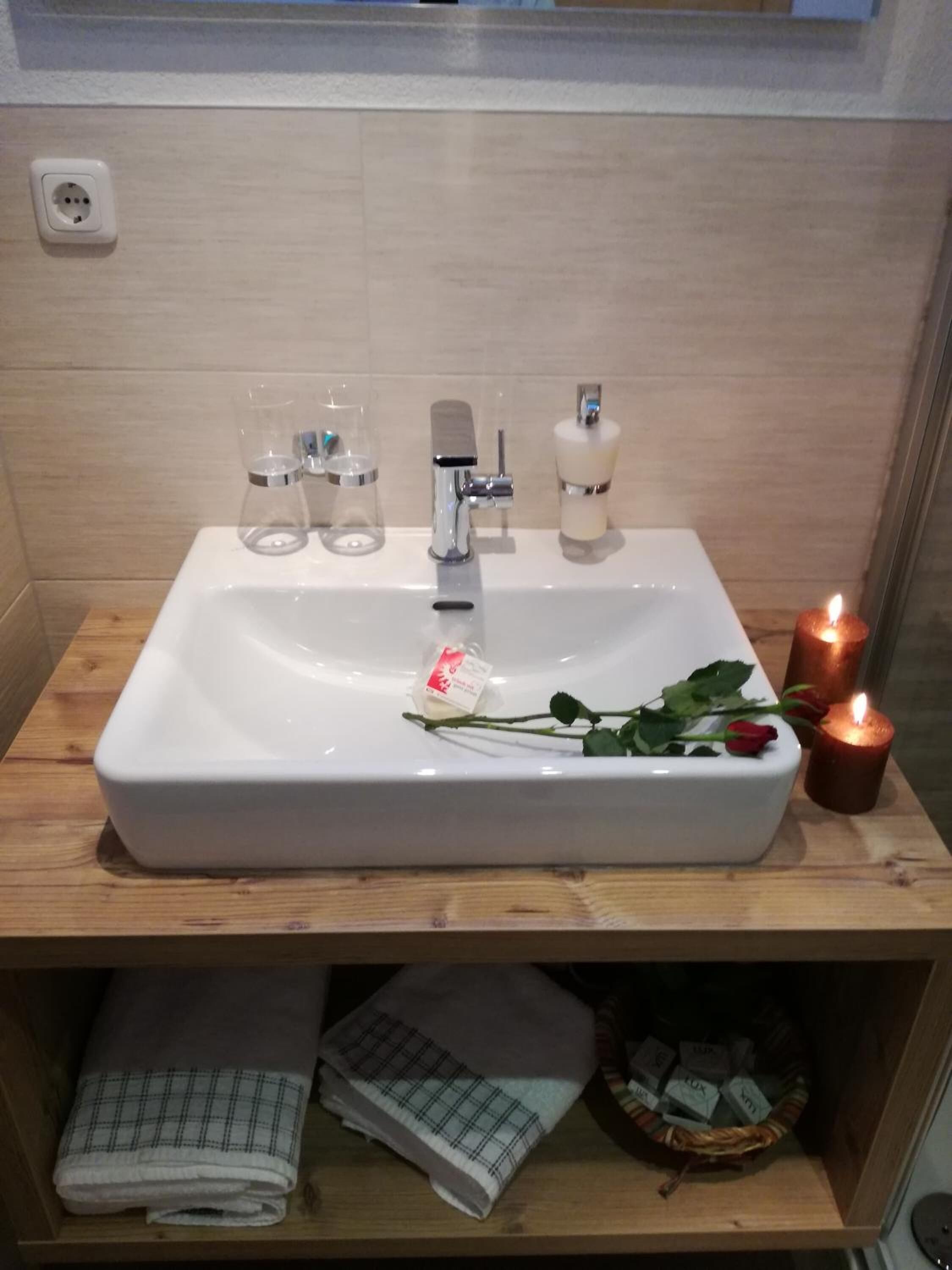 shower, free toiletries, towels