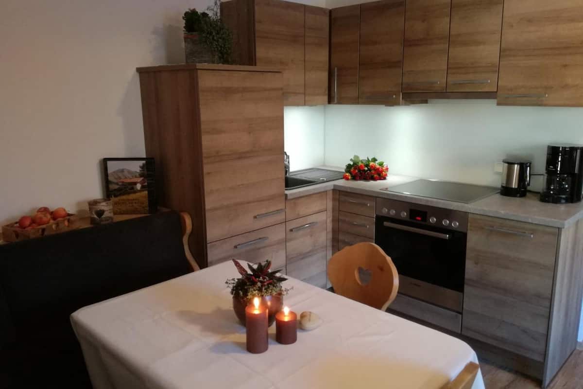 full-sized fridge, oven, stovetop, dishwasher