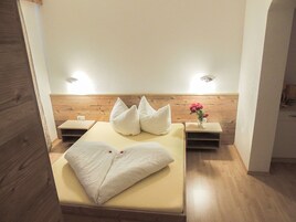 Comfort Condo, 1 Bedroom, Mountain View, Garden Area (Top 1) | Premium bedding, in-room safe, soundproofing, iron/ironing board