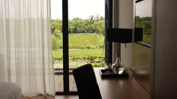 Deluxe Double Room, 1 Double Bed | Minibar, in-room safe, blackout drapes, free WiFi