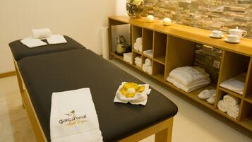 Sauna, hot tub, Turkish bath/hammam