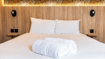 Ropa de cama de alta calidad, escritorio y cortinas blackout 