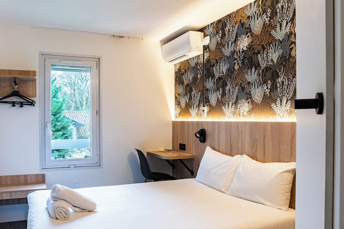 Premium bedding, desk, blackout curtains, soundproofing