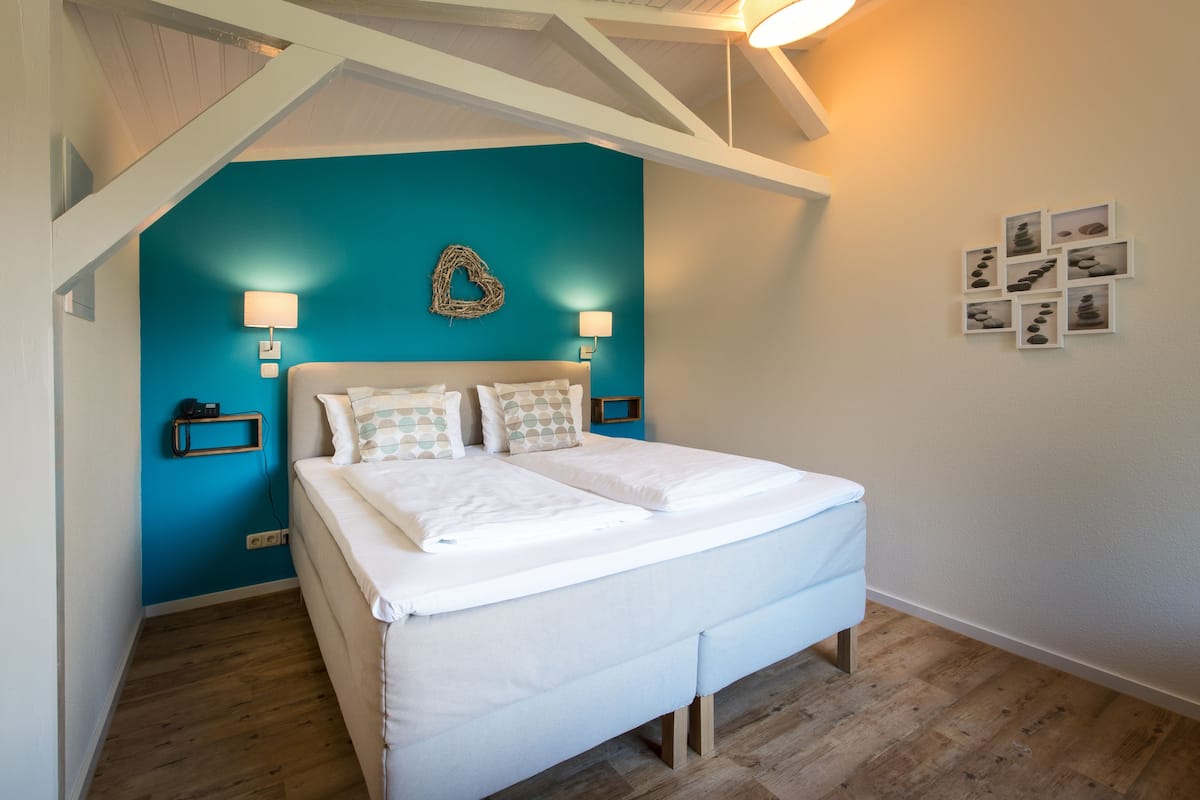 Grand-Doppelzimmer | Hochwertige Bettwaren, kostenloses WLAN, Bettwäsche