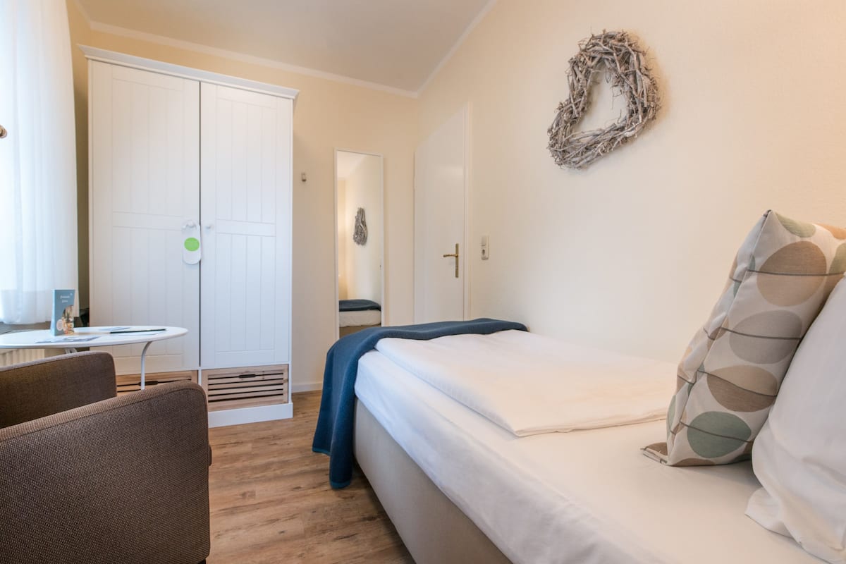 Basic-Einzelzimmer, Gartenblick | Hochwertige Bettwaren, kostenloses WLAN, Bettwäsche