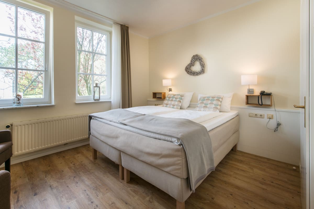 Basic-Doppelzimmer | Hochwertige Bettwaren, kostenloses WLAN, Bettwäsche