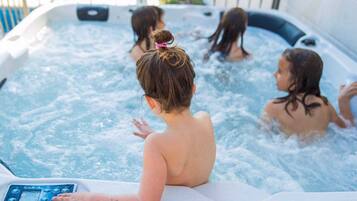 Apartment (Gallery 2Bedroom Apt,Balcony,Sea View) | Private spa tub