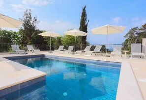 Outdoor pool, open 9:00 AM to 7:00 PM, pool umbrellas, sun loungers - Apartments Villa Lukas (Konavle)