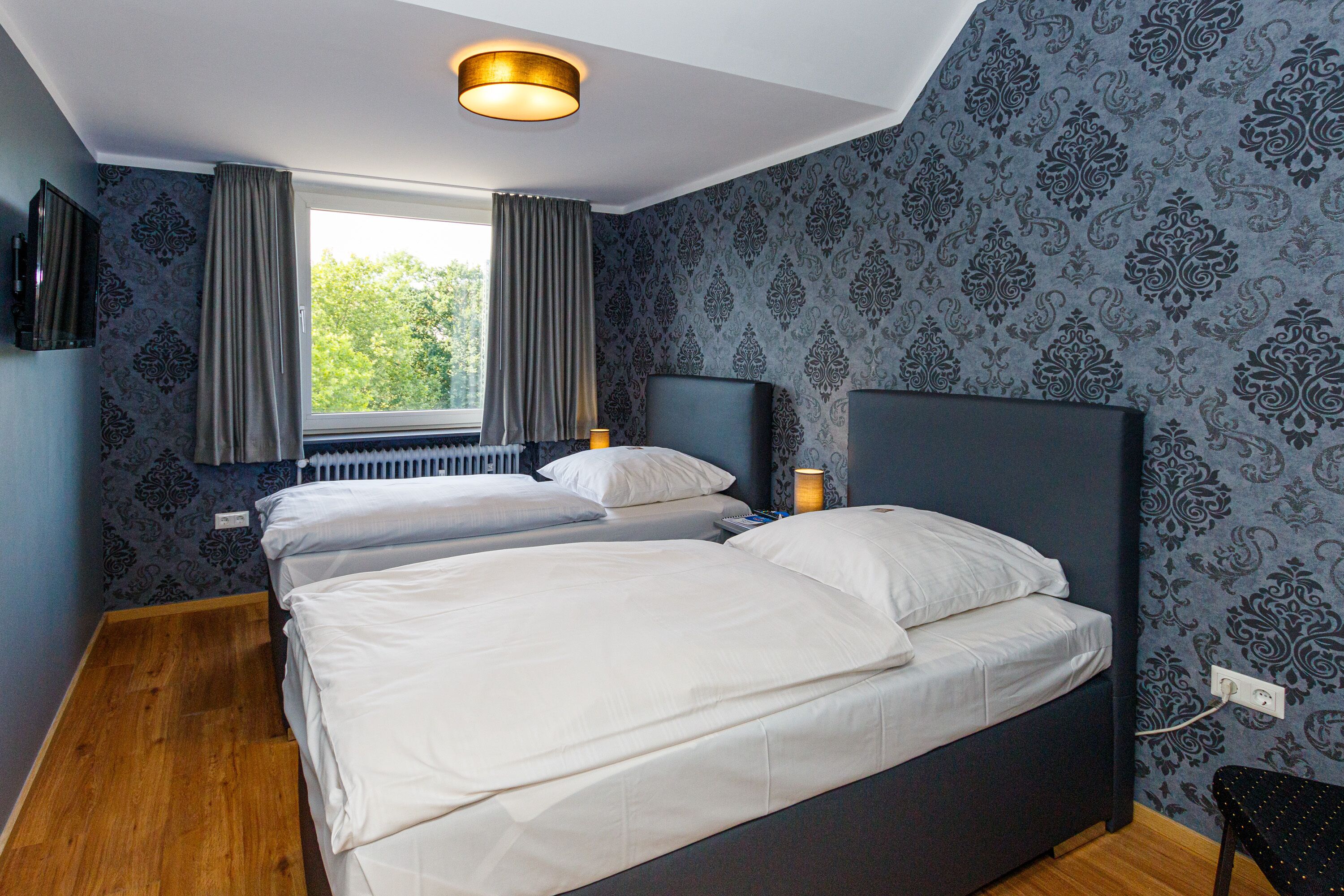 Business-Doppel- oder -Zweibettzimmer | Schreibtisch, kostenloses WLAN, Bettwäsche