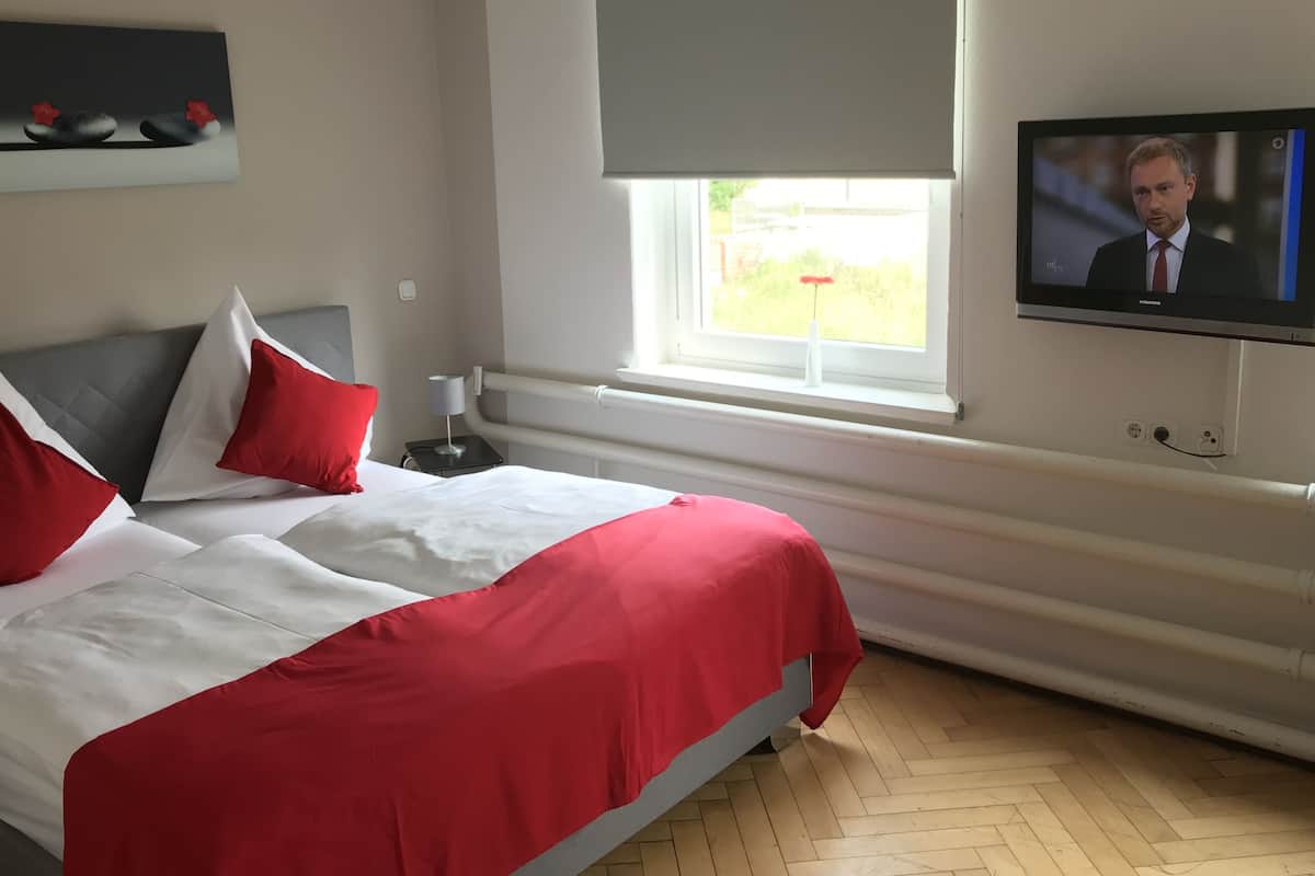 Comfort Double Room | Desk, free WiFi, bed sheets