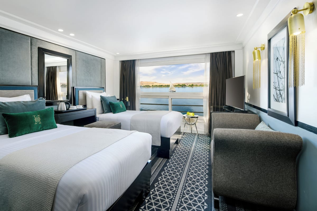 Deluxe Room, 1 Double Bed (Riverside, Non Smoking) | Minibar, free WiFi