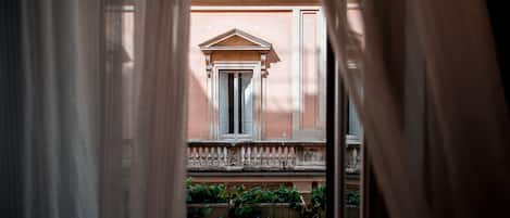 Deluxe Double Room, Balcony | Minibar, in-room safe, desk, soundproofing