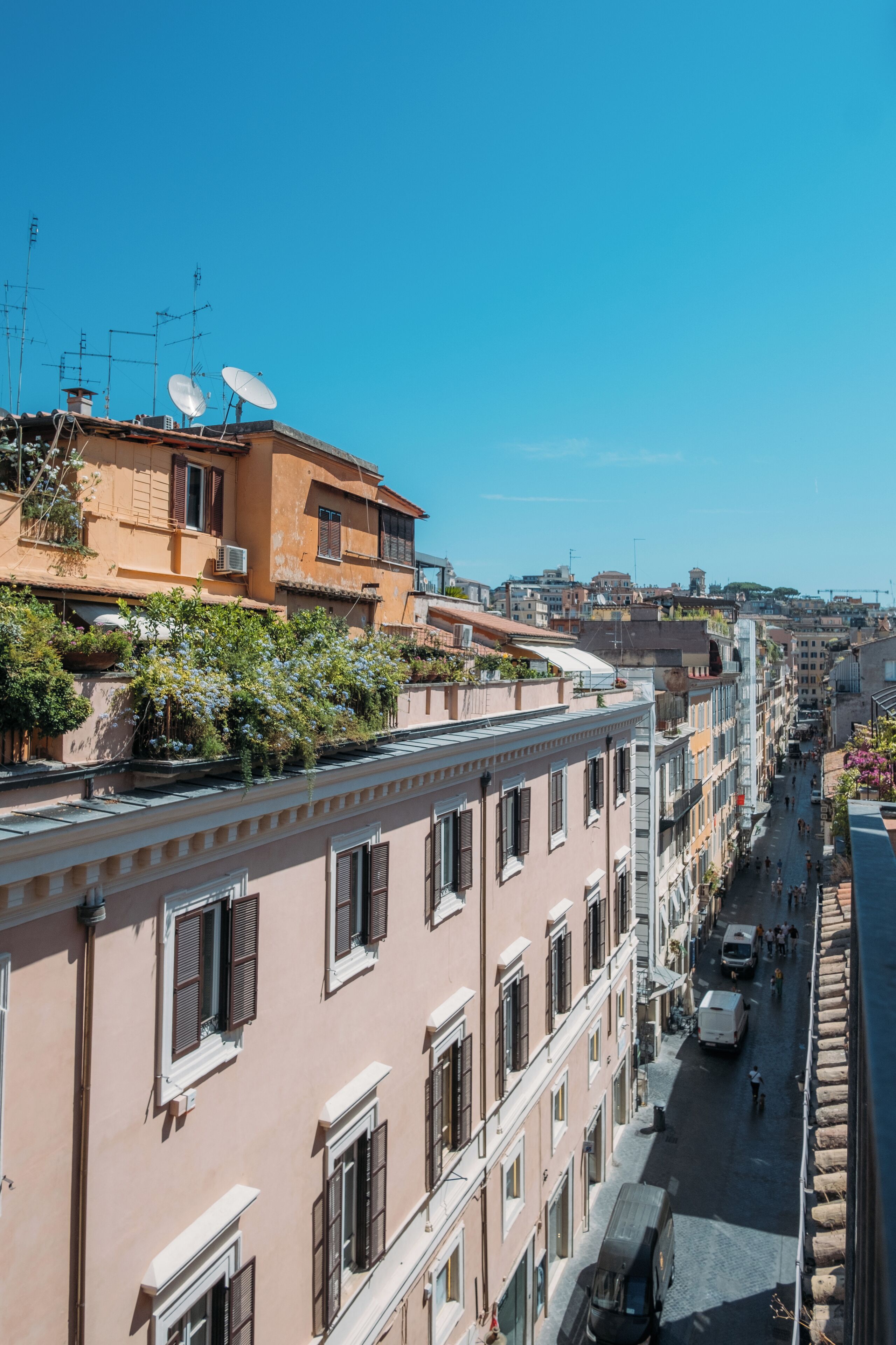 executive room | minibar, in-room safe, desk, soundproofing