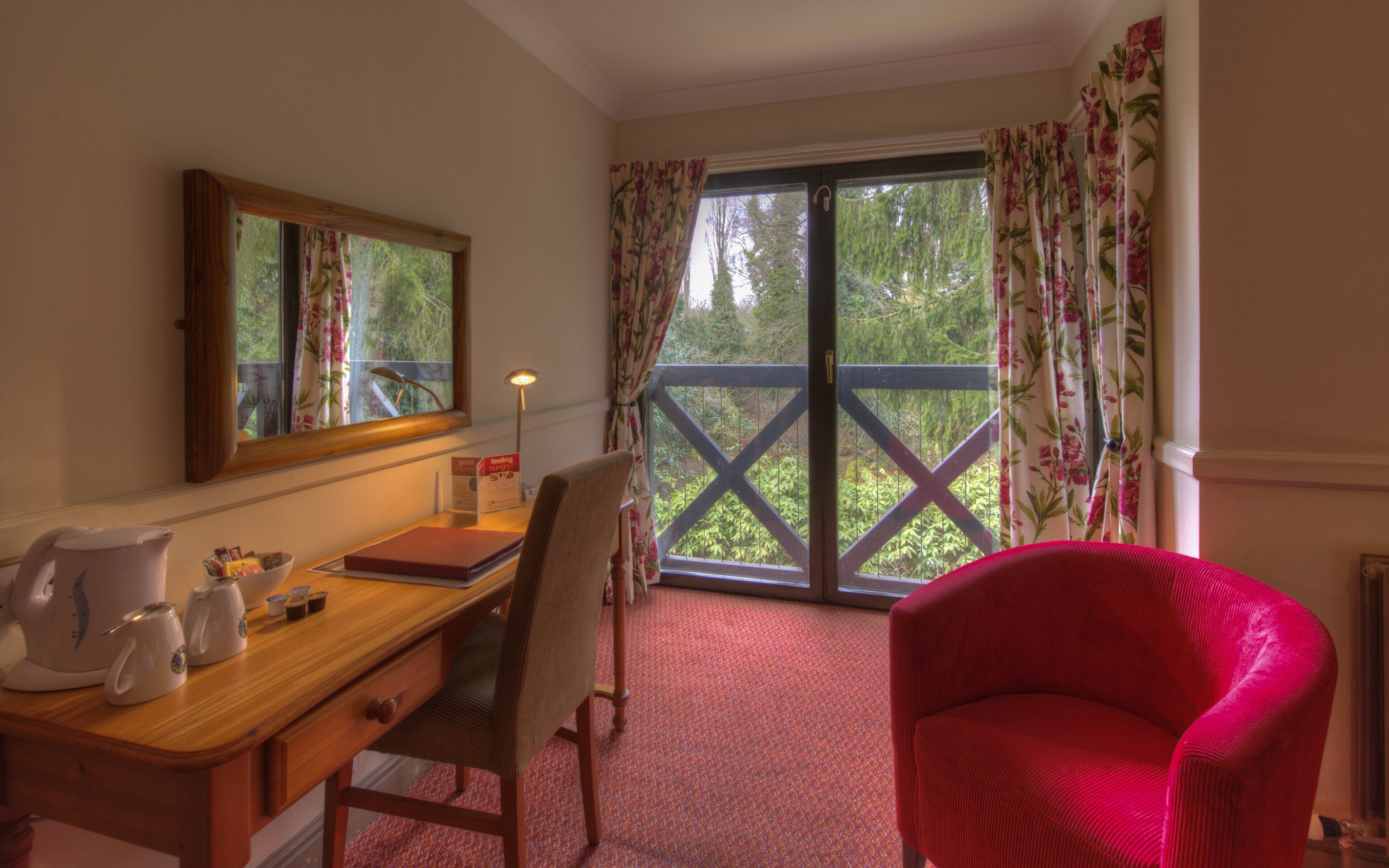 executive double room, 1 double bed | desk, iron/ironing board, free wifi, bed sheets