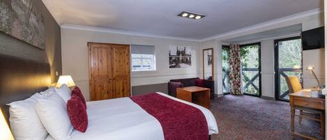 Bureau, fer et planche à repasser, Wi-Fi gratuit, draps fournis